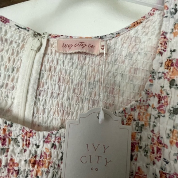 Ivy City Co beautiful dress - Picture 3 of 3